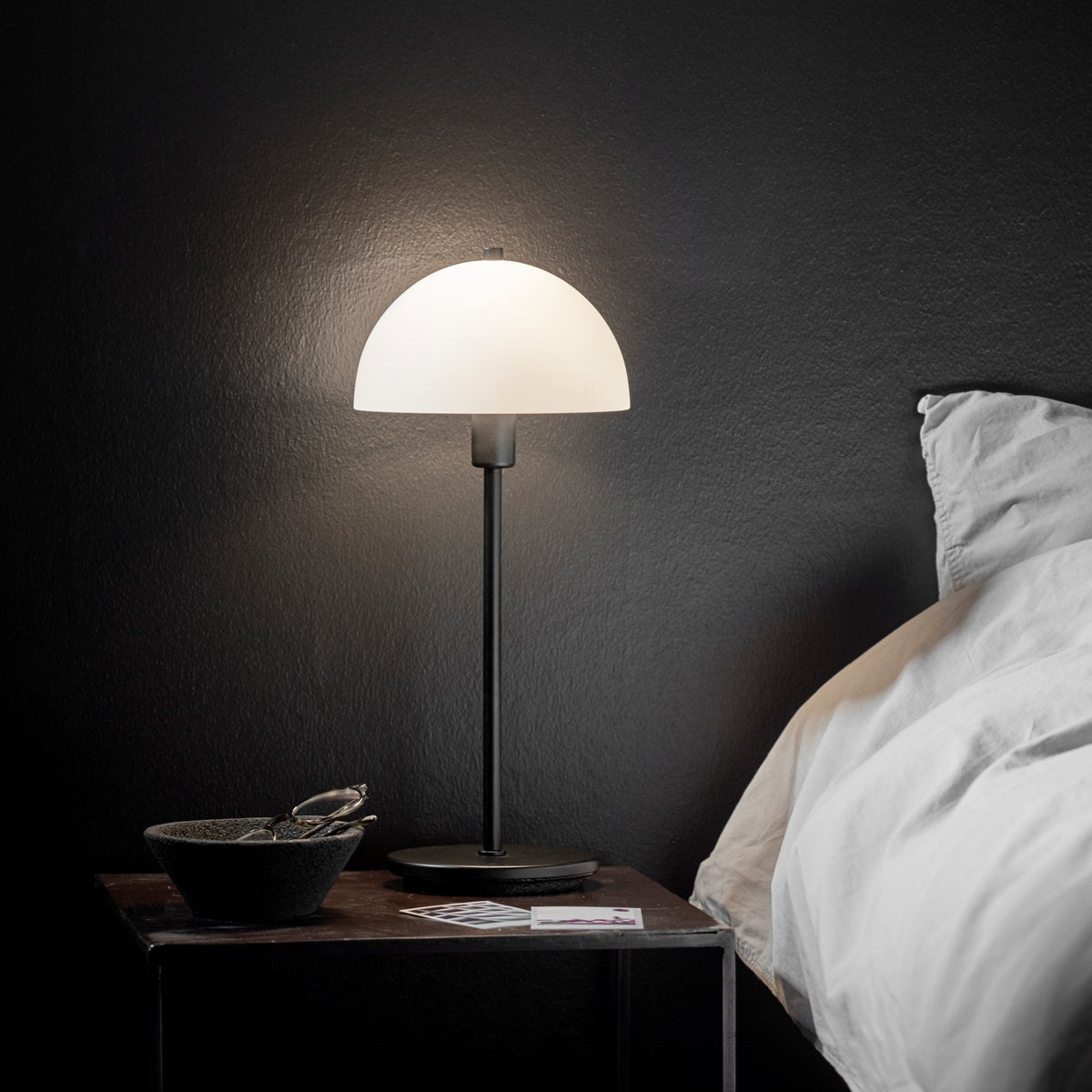 Lampe de table noire 47,5 cm Vienda X - Herstal - The Cool Republic
