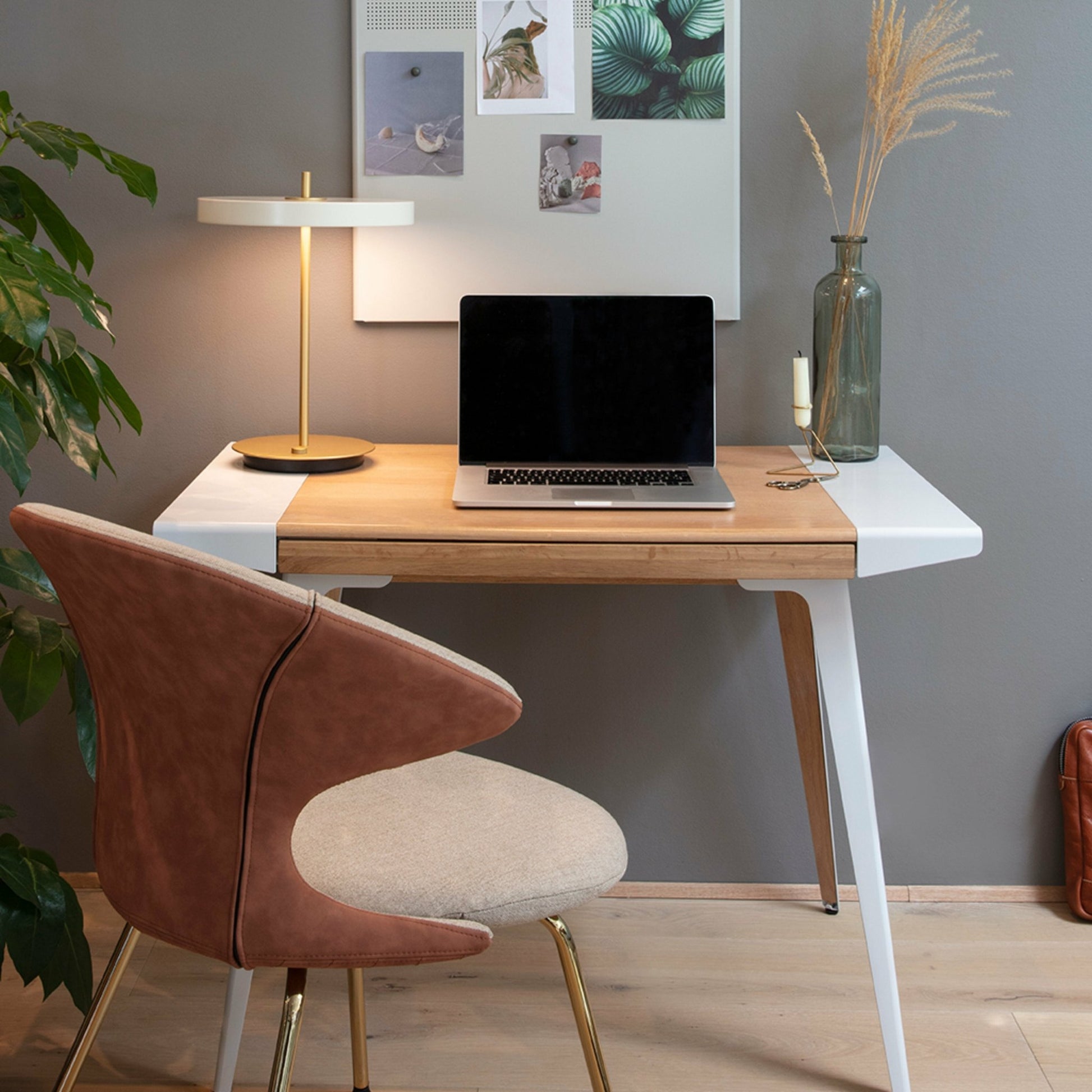 Lampe de table noire Asteria - UMAGE - The Cool Republic