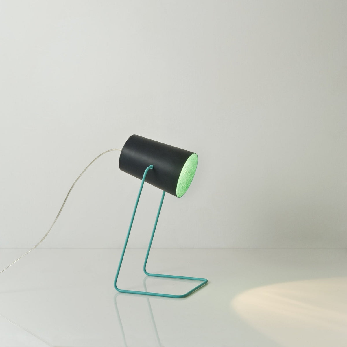 Lampe de table noire et dorée 31 cm Paint T Lavagna - In-es.artdesign - The Cool Republic