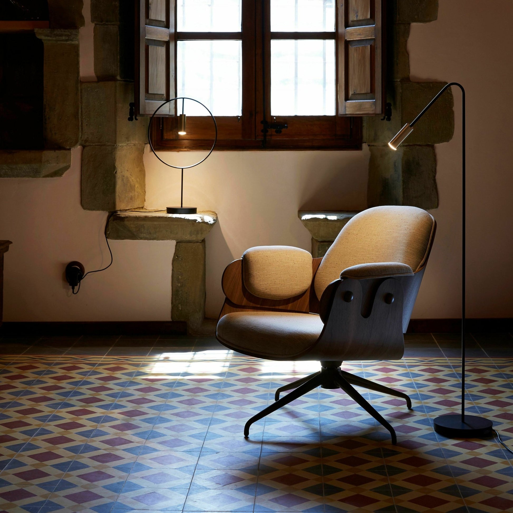 Lampe de table noire Revolta - Estiluz - The Cool Republic