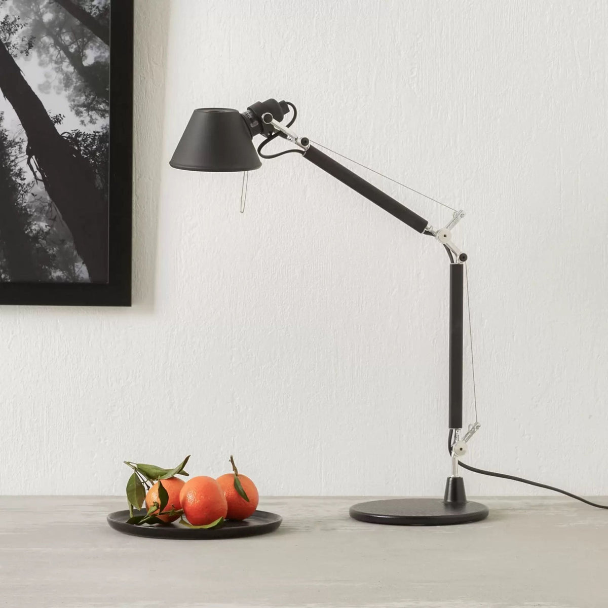 Lampe de table petit modèle noire Tolomeo - Artemide - The Cool Republic