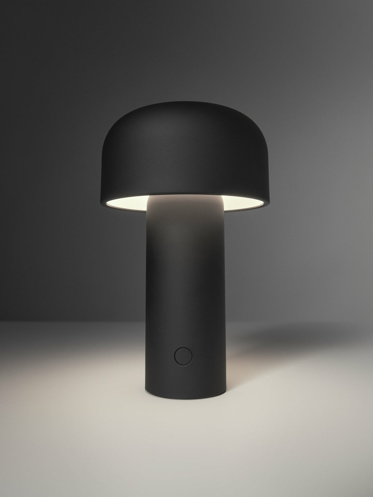 Lampe de table rechargeable design noir mat Bellhop - Flos - The Cool Republic