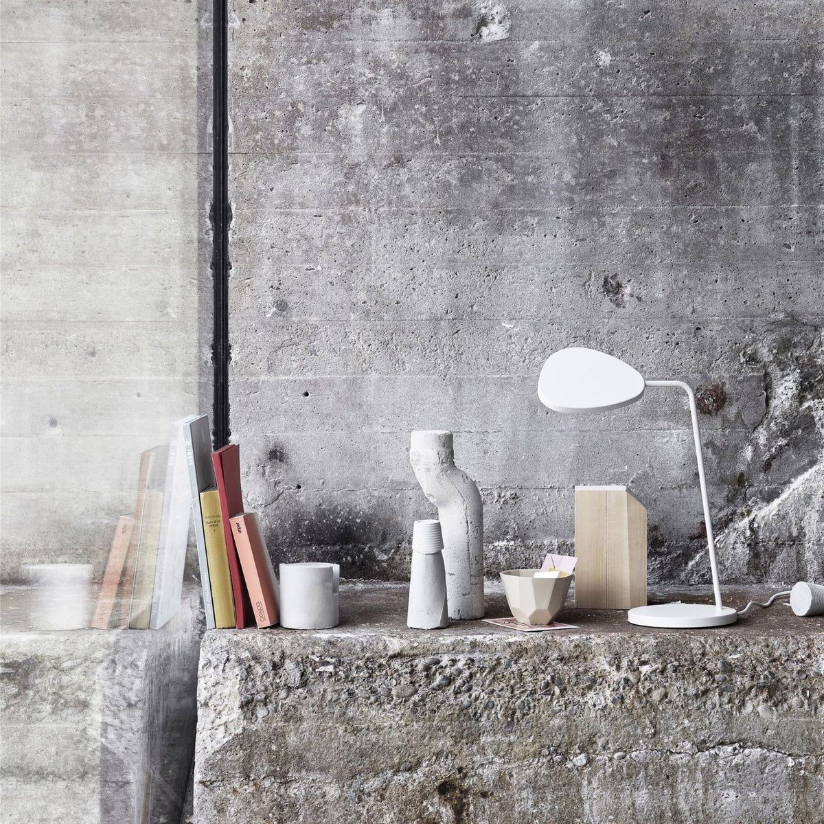 Lampe de table rouge 41,5 cm Leaf - Muuto - The Cool Republic