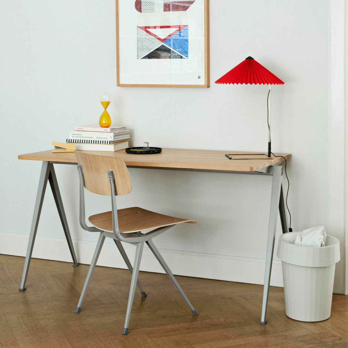 Lampe de table rouge et laiton Matin - HAY - The Cool Republic