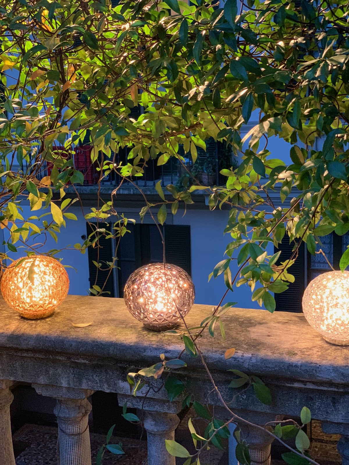 Lampe de table sans fil transparente Mini Planet - Kartell - The Cool Republic