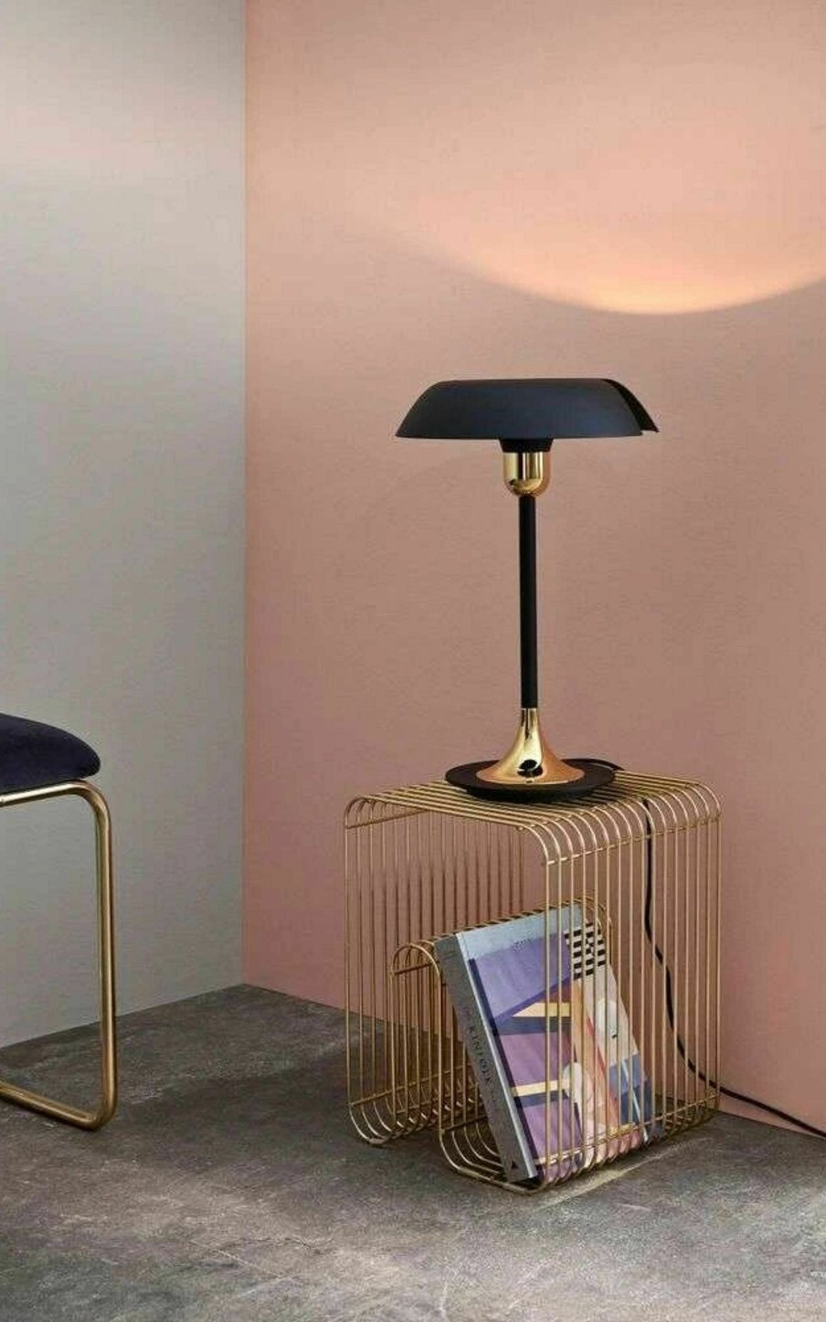 Lampe de table taupe Cycnus - AYTM - The Cool Republic