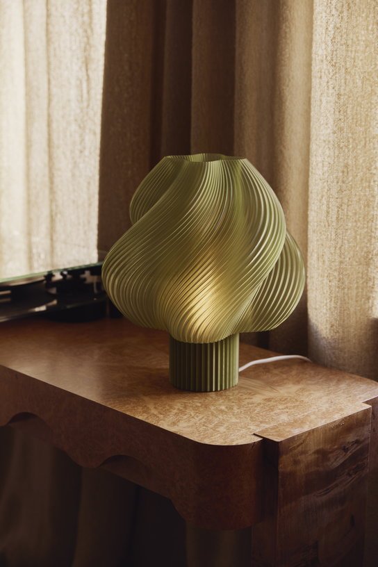 Lampe de table vert olive 26 cm Soft serve regular - Crème Atelier - The Cool Republic