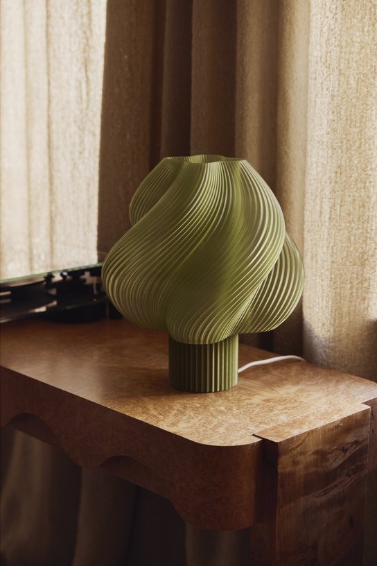 Lampe de table vert olive 34 cm Soft serve grande - Crème Atelier - The Cool Republic