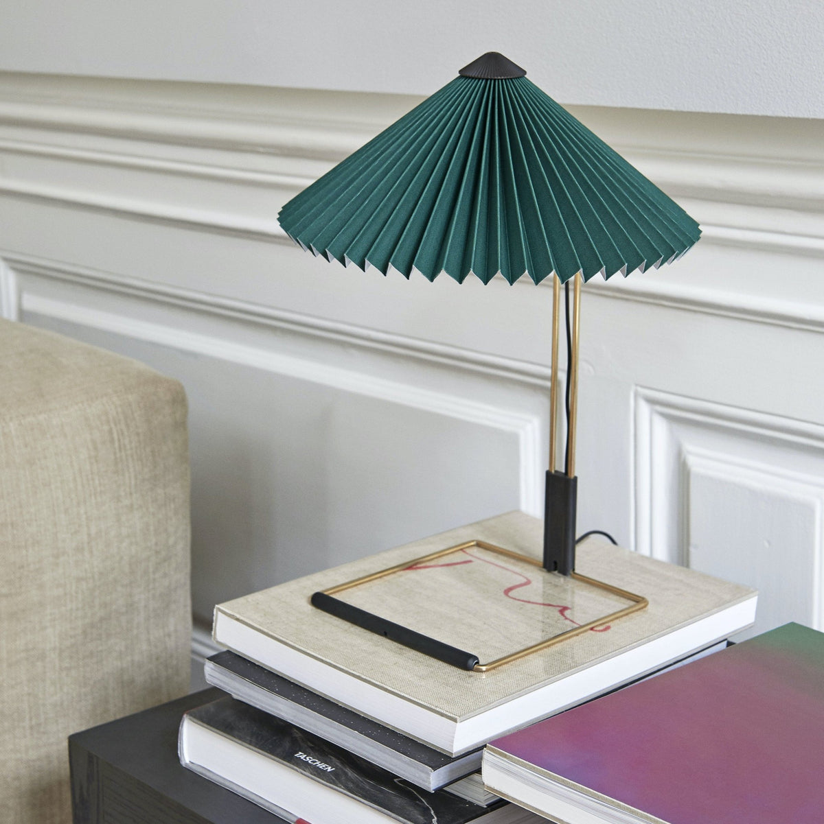 Lampe de table verte et laiton 38 x 52 cm Matin - HAY - The Cool Republic