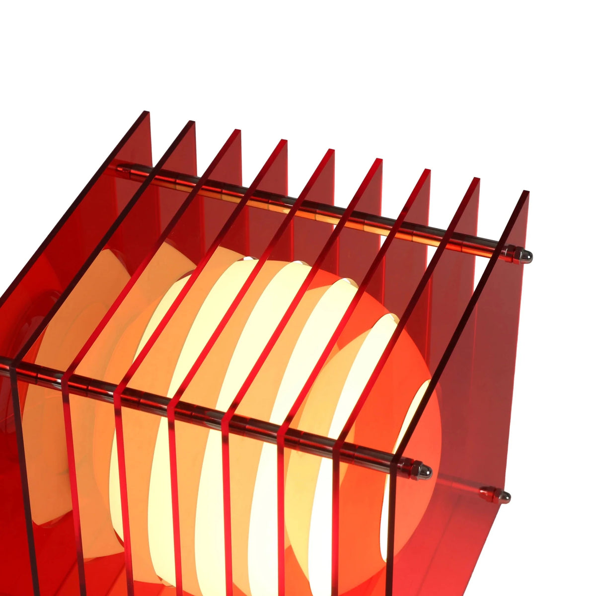 Lampe en acrylique rouge 19,5x18x18cm LOP - BANG - The Cool Republic