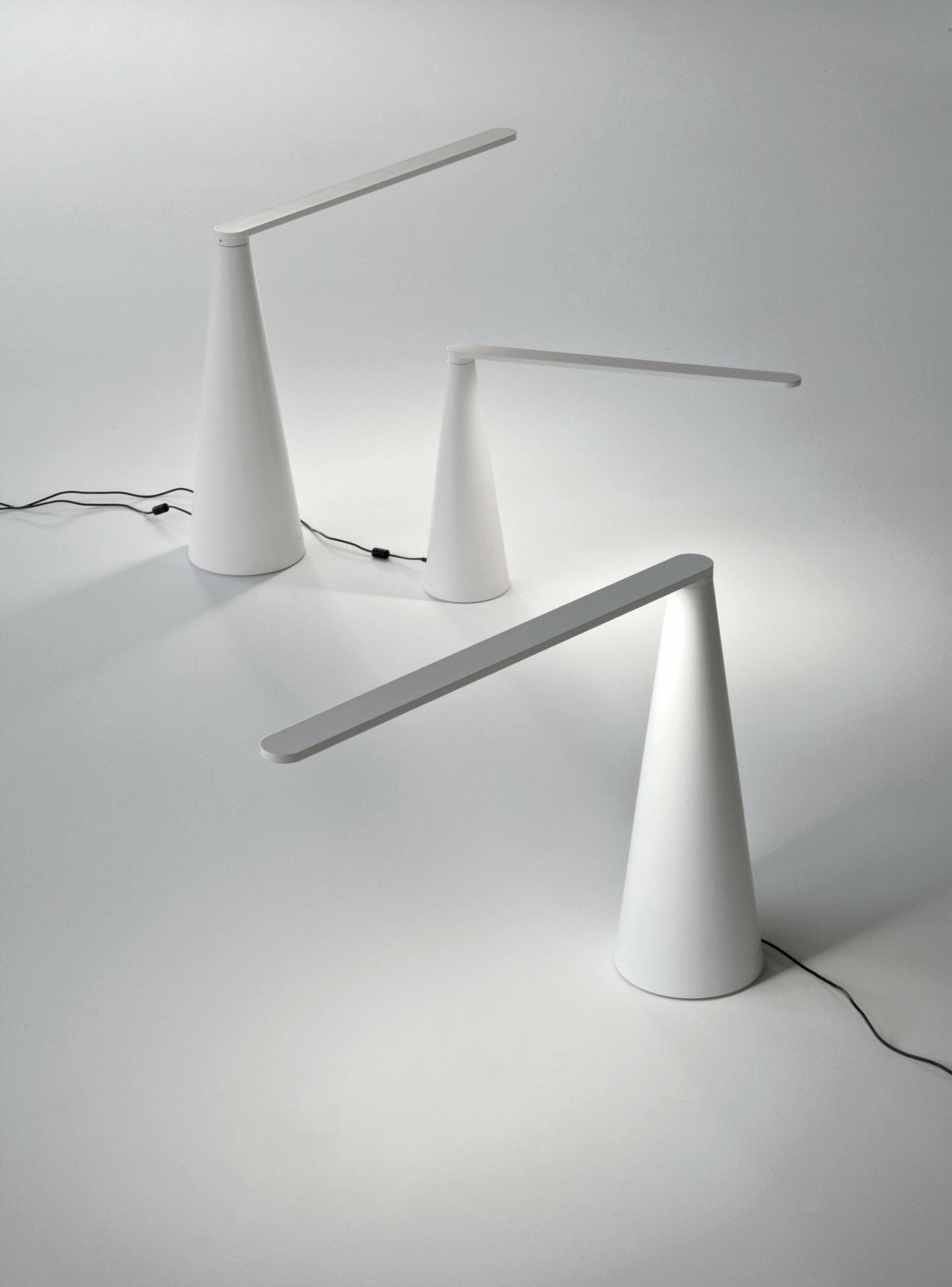 Lampe en aluminium blanc 60 x 38 cm Elica - Martinelli Luce - The Cool Republic