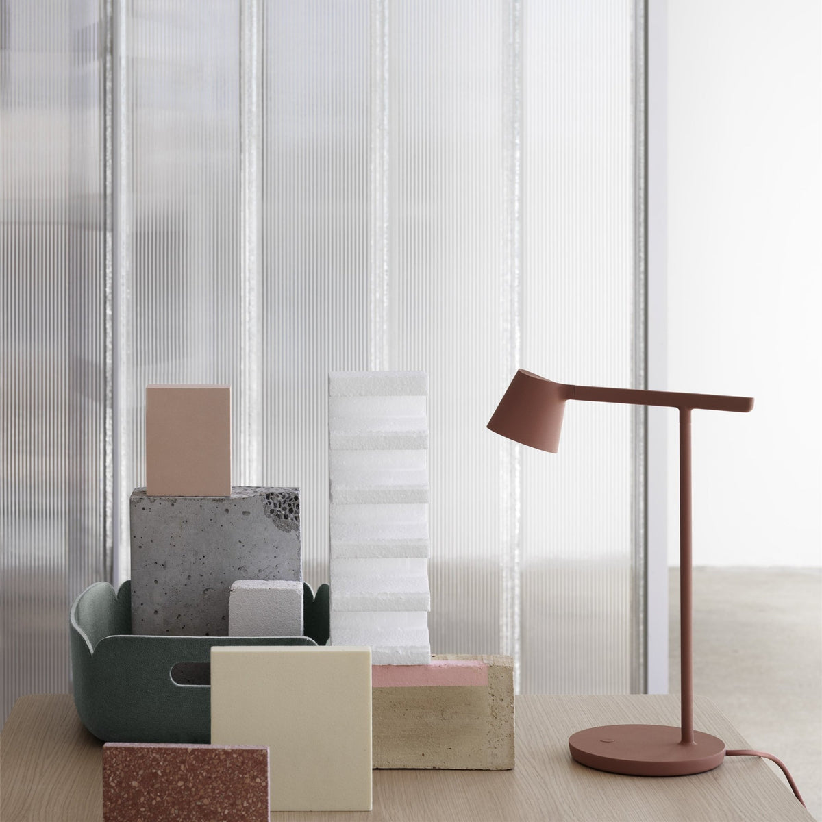 Lampe en aluminium blanche 40 cm Tip - Muuto - The Cool Republic