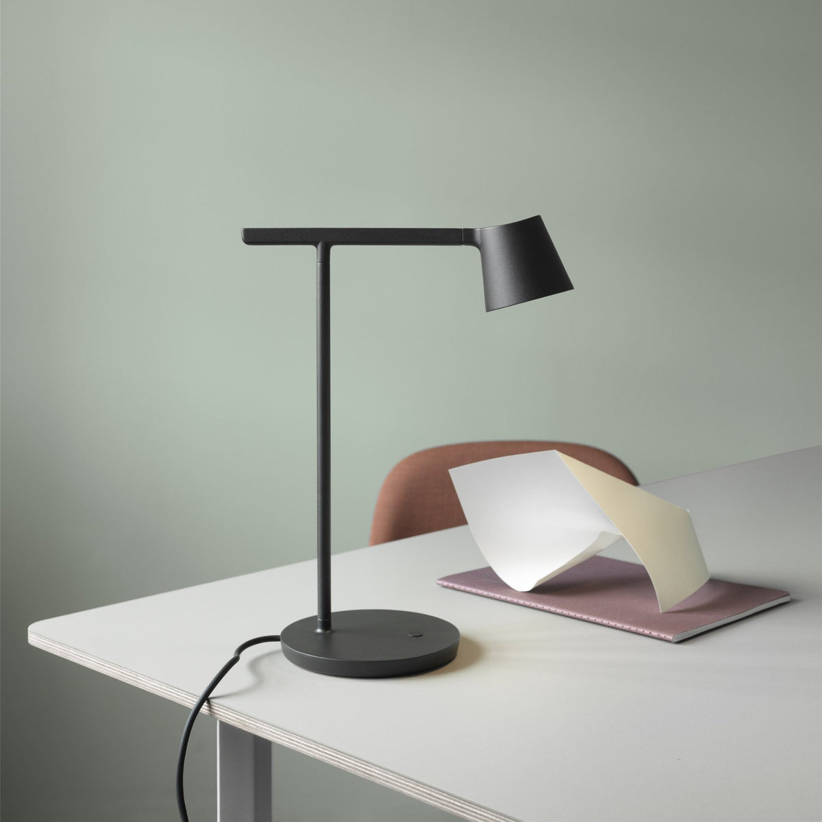 Lampe en aluminium blanche 40 cm Tip - Muuto - The Cool Republic