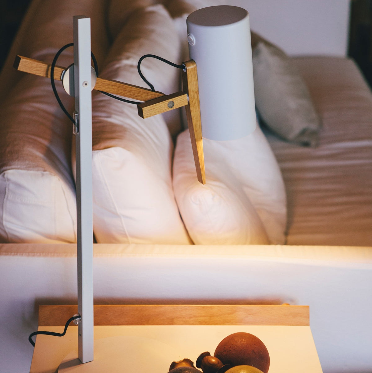 Lampe en bois blanche 59,2 cm Scantling - Marset - The Cool Republic