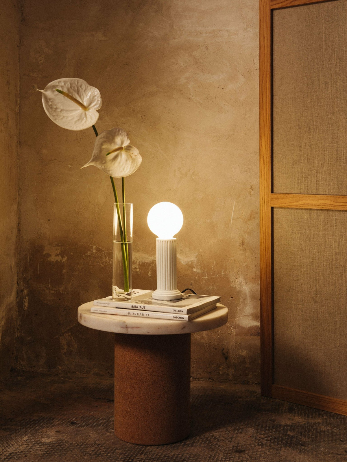 Lampe en céramique blanche Athena - DOIY - The Cool Republic