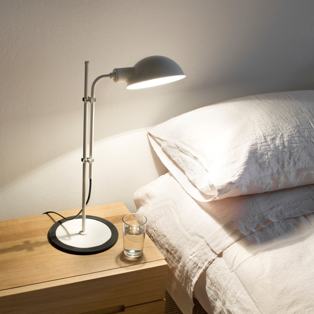 Lampe en fer blanche 50,3 cm Funiculí - Marset - The Cool Republic
