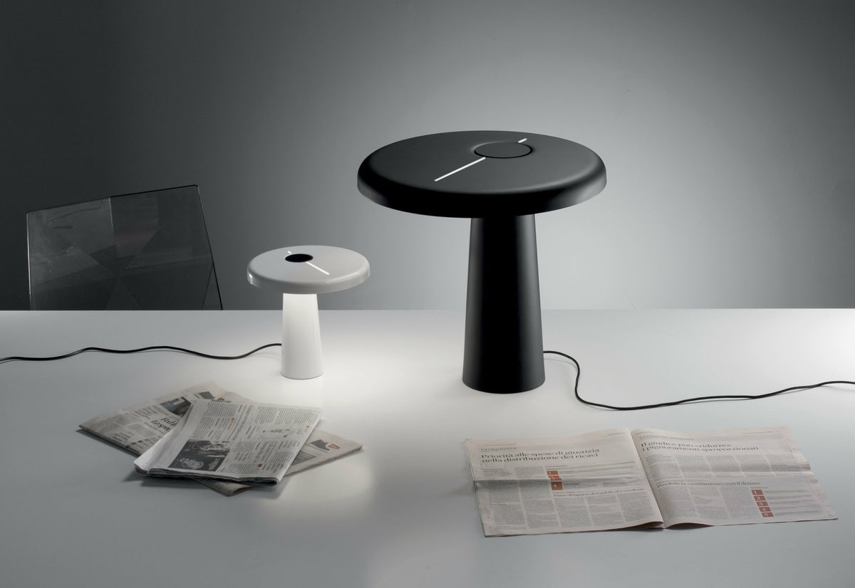 Lampe en résine noire 21 cm Hoop - Martinelli Luce - The Cool Republic