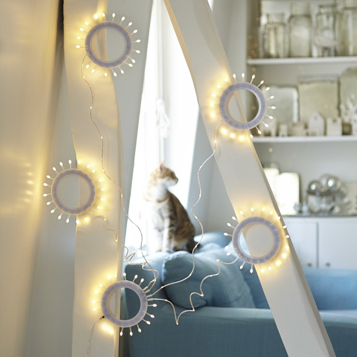 Lampe grimpante blanche à tiges flexibles Fleur de Givre - Tsé & Tsé - The Cool Republic