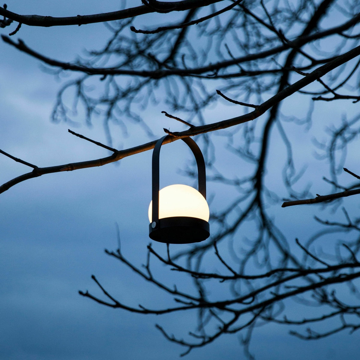 Lampe LED à poser doré Carrie - Audo - The Cool Republic