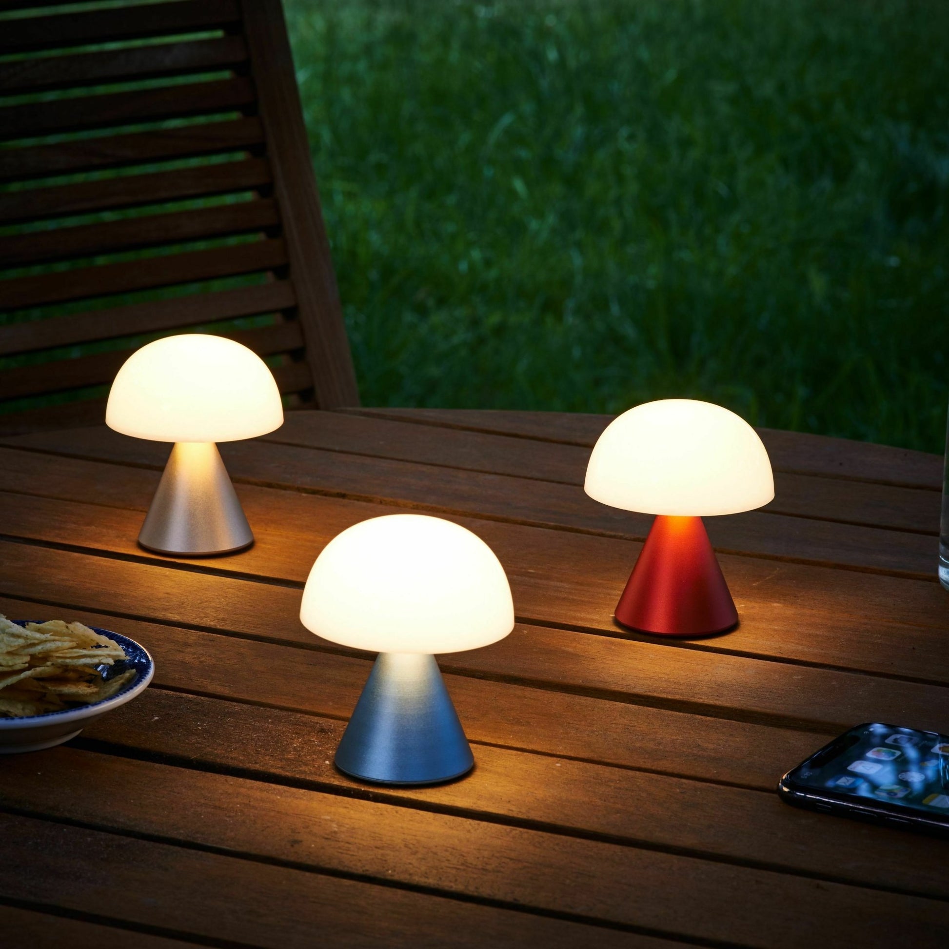 Lampe led argentée Mina - Lexon - The Cool Republic