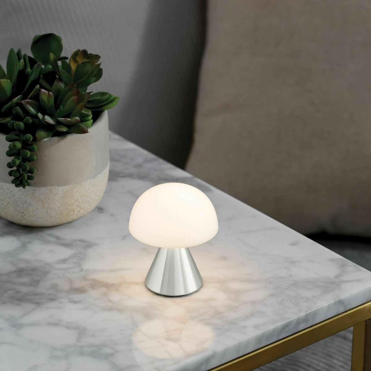 Lampe led argentée Mina - Lexon - The Cool Republic