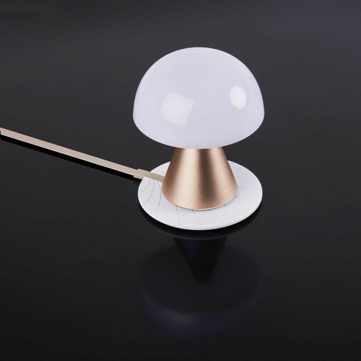 Lampe LED doré Mina M - Lexon Design - The Cool Republic