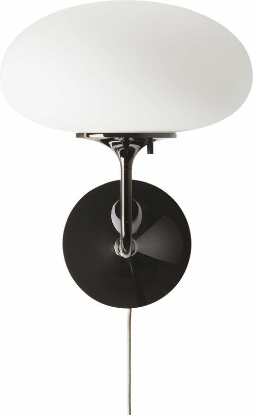 Lampe murale blanche base noir Stemlite - Gubi - The Cool Republic
