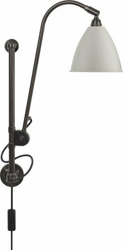 Lampe murale blanche classique base noire en laiton BL5 - Gubi - The Cool Republic