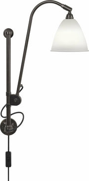 Lampe murale crème base noire en laiton BL5 - Gubi - The Cool Republic