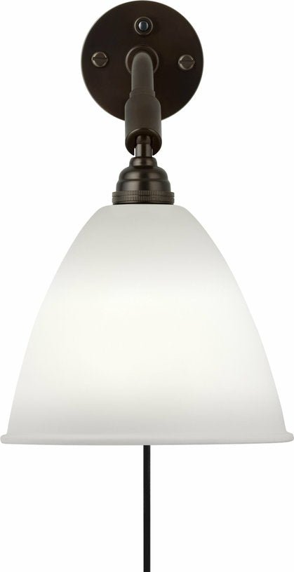 Lampe murale crème base noire en laiton BL7 - Gubi - The Cool Republic