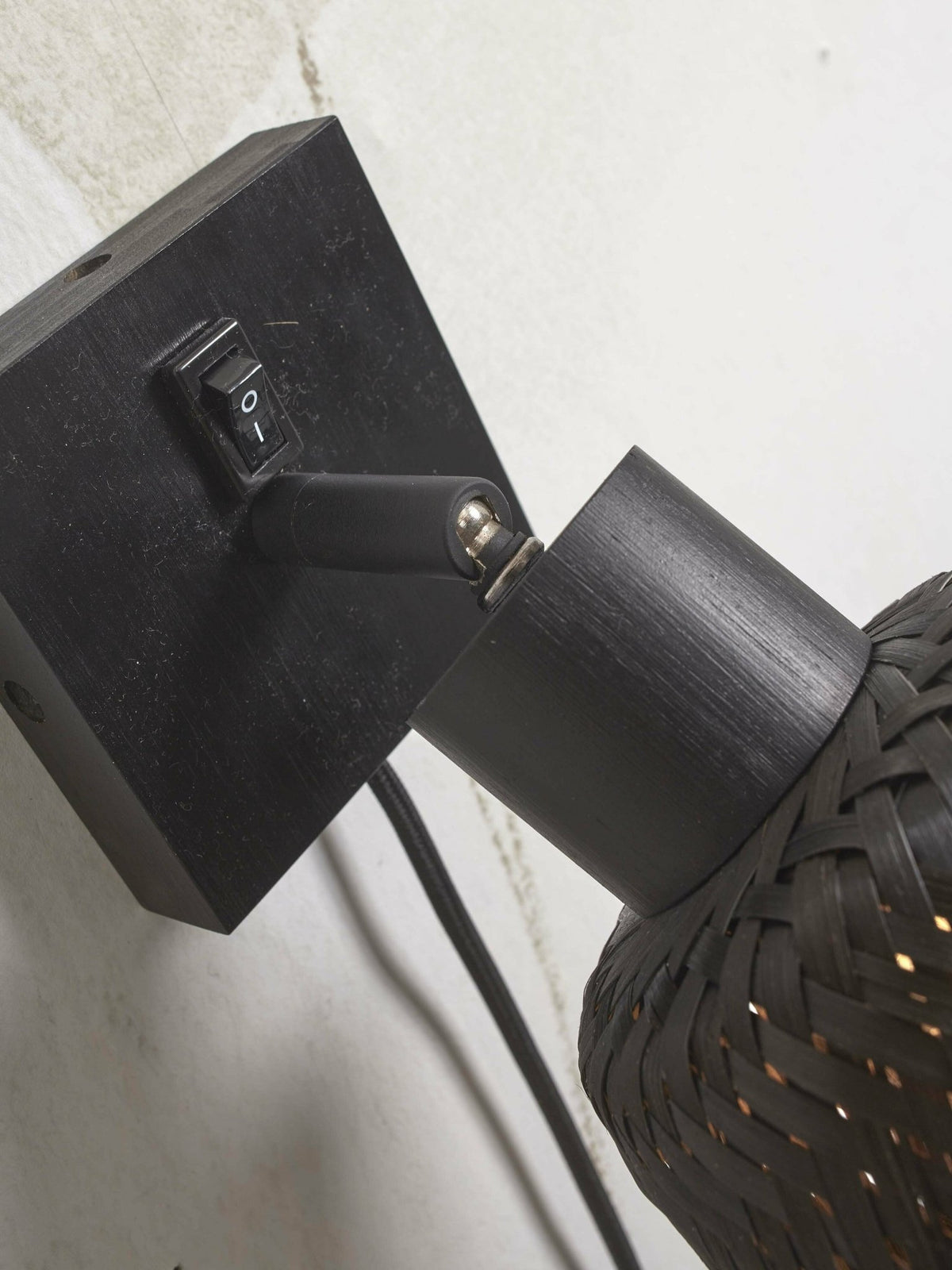Lampe murale en bambou noir 10x10 cm Java - Good & Mojo - The Cool Republic