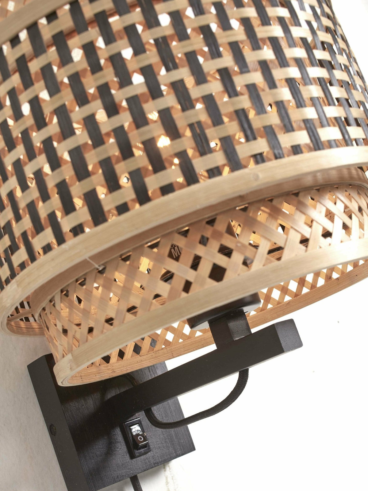 Lampe murale en bambou noir 25x20 cm Bhutan - Good & Mojo - The Cool Republic