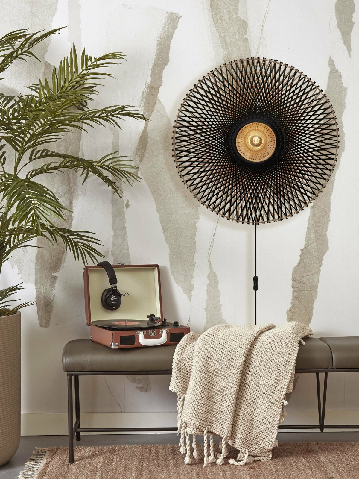 Lampe murale en bambou noir et naturel 87x20 cm Kalimantan - Good & Mojo - The Cool Republic