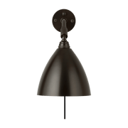 Lampe murale noire en laiton BL7 - Gubi - The Cool Republic