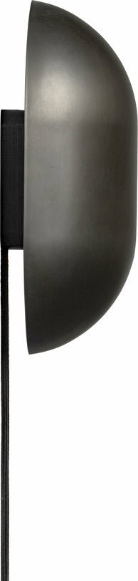 Lampe murale noire en laiton Howard - Gubi - The Cool Republic