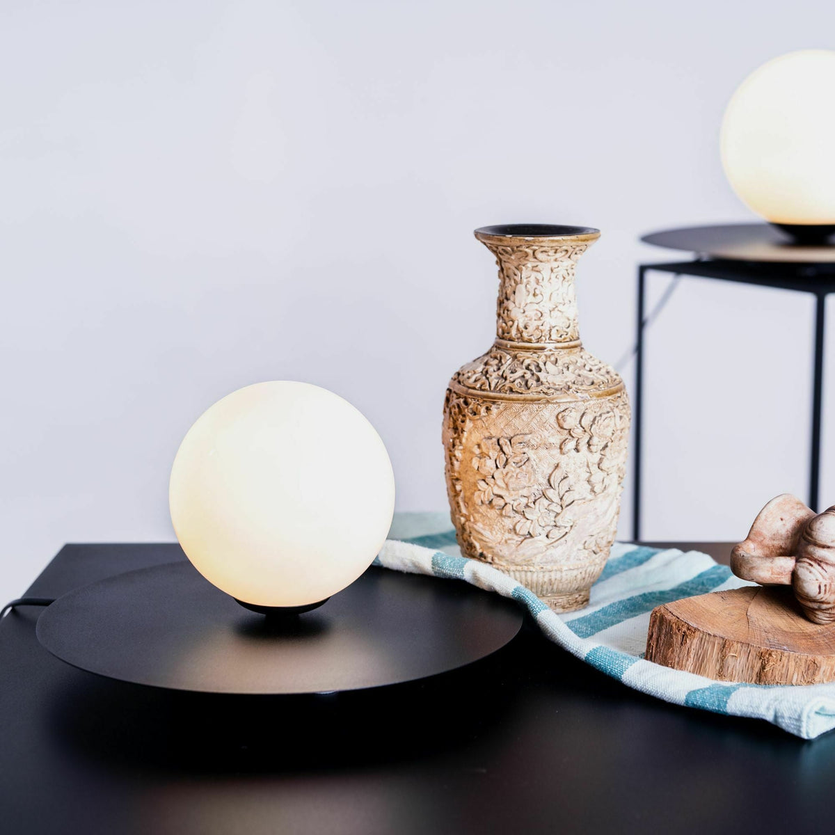 Lampe noire 30 cm Skiva Ball - Custom Form - The Cool Republic