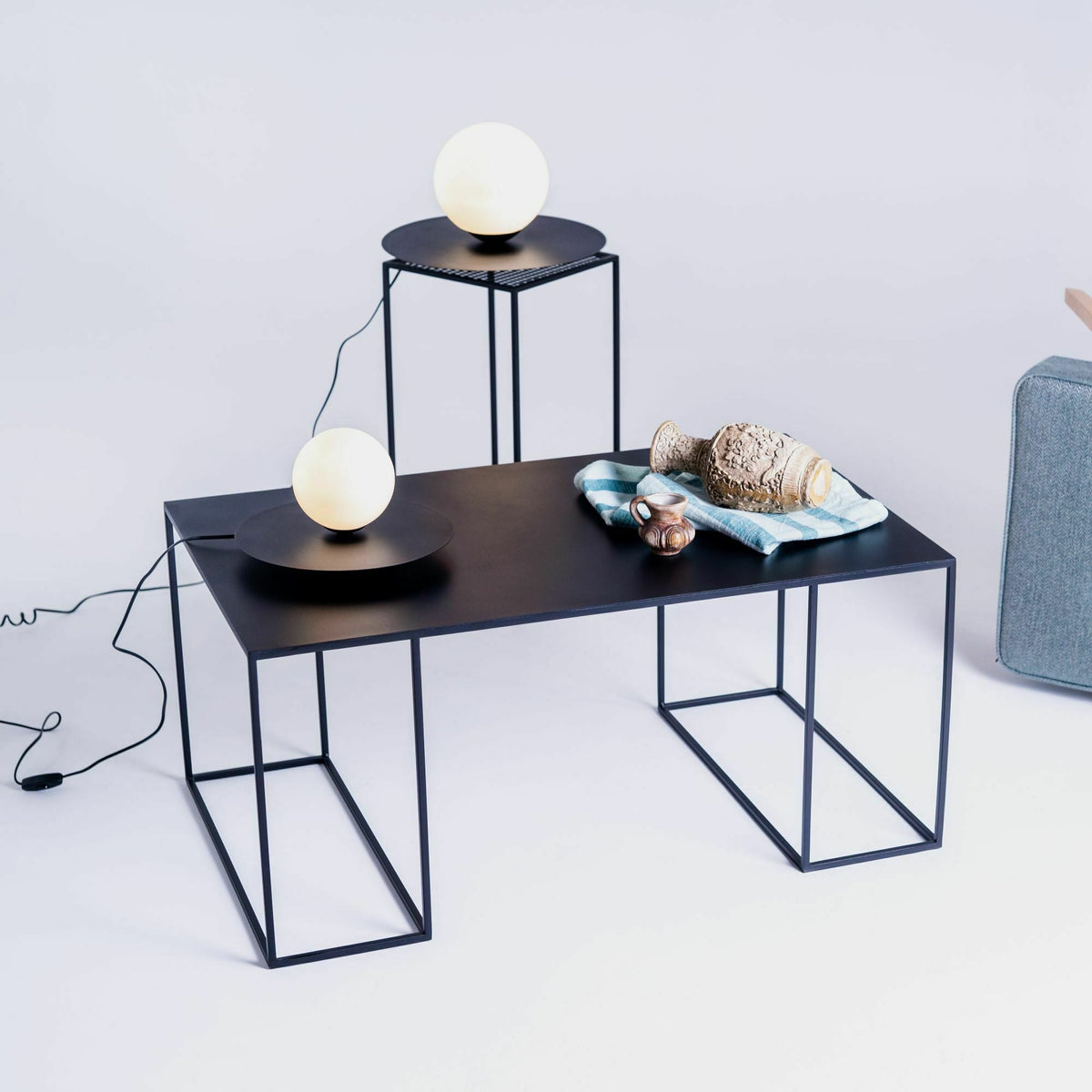 Lampe noire 30 cm Skiva Ball - Custom Form - The Cool Republic