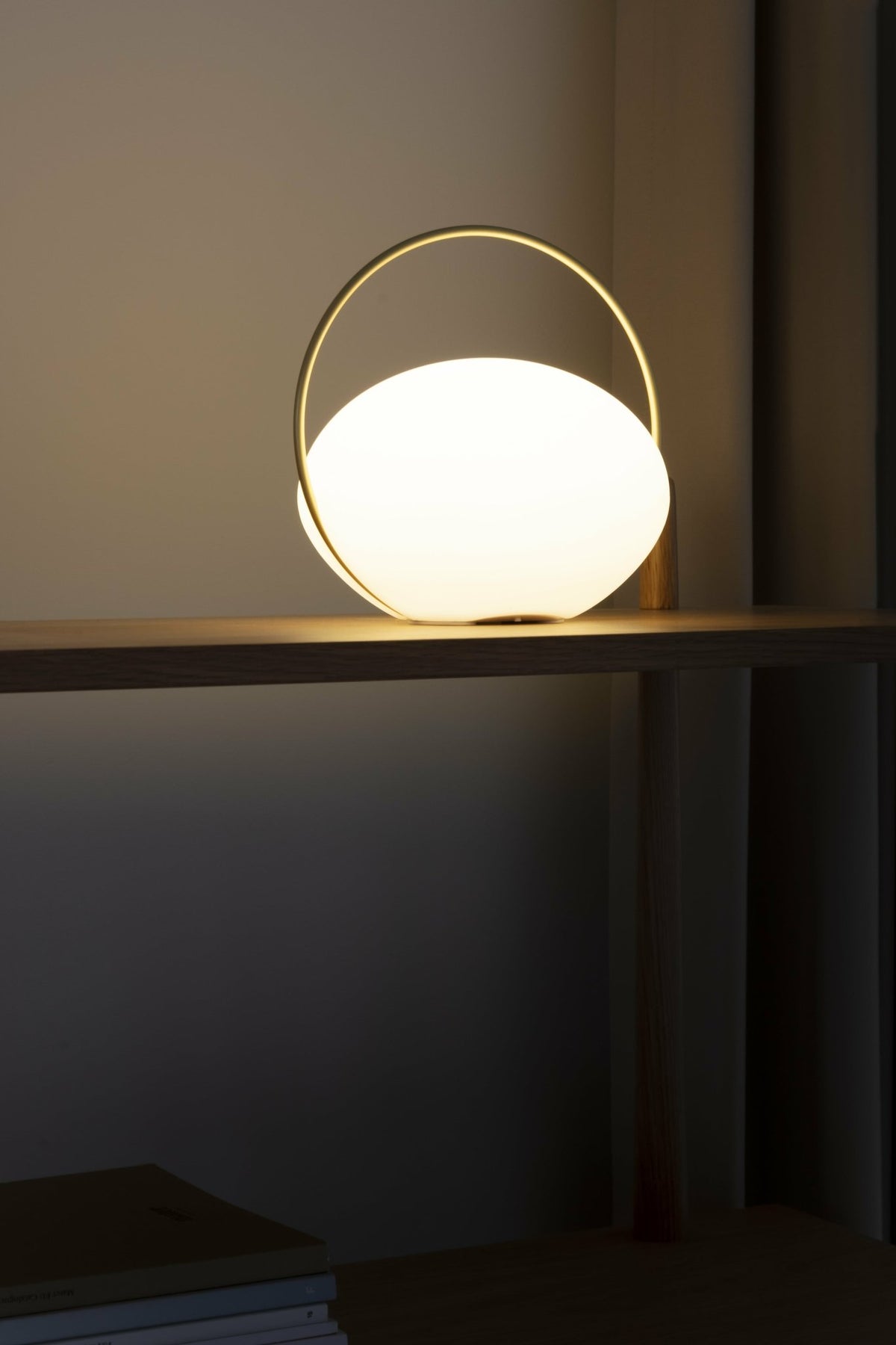 Lampe portable 20 cm Orbit - UMAGE - The Cool Republic