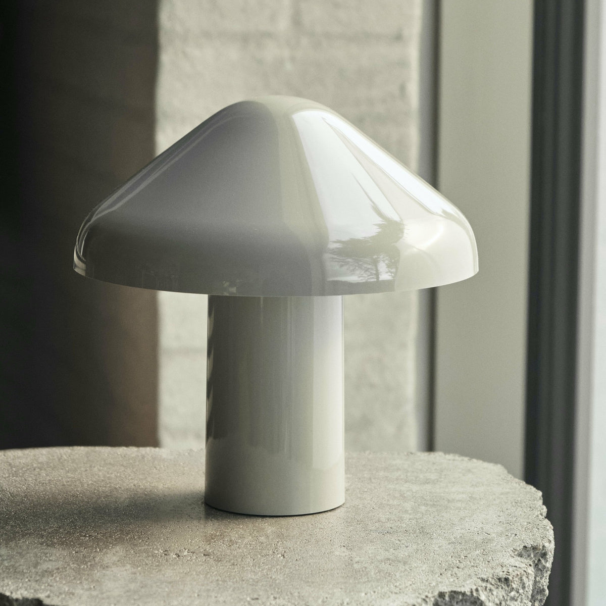 Lampe portable blanc crème 23x23cm Pao - HAY - The Cool Republic