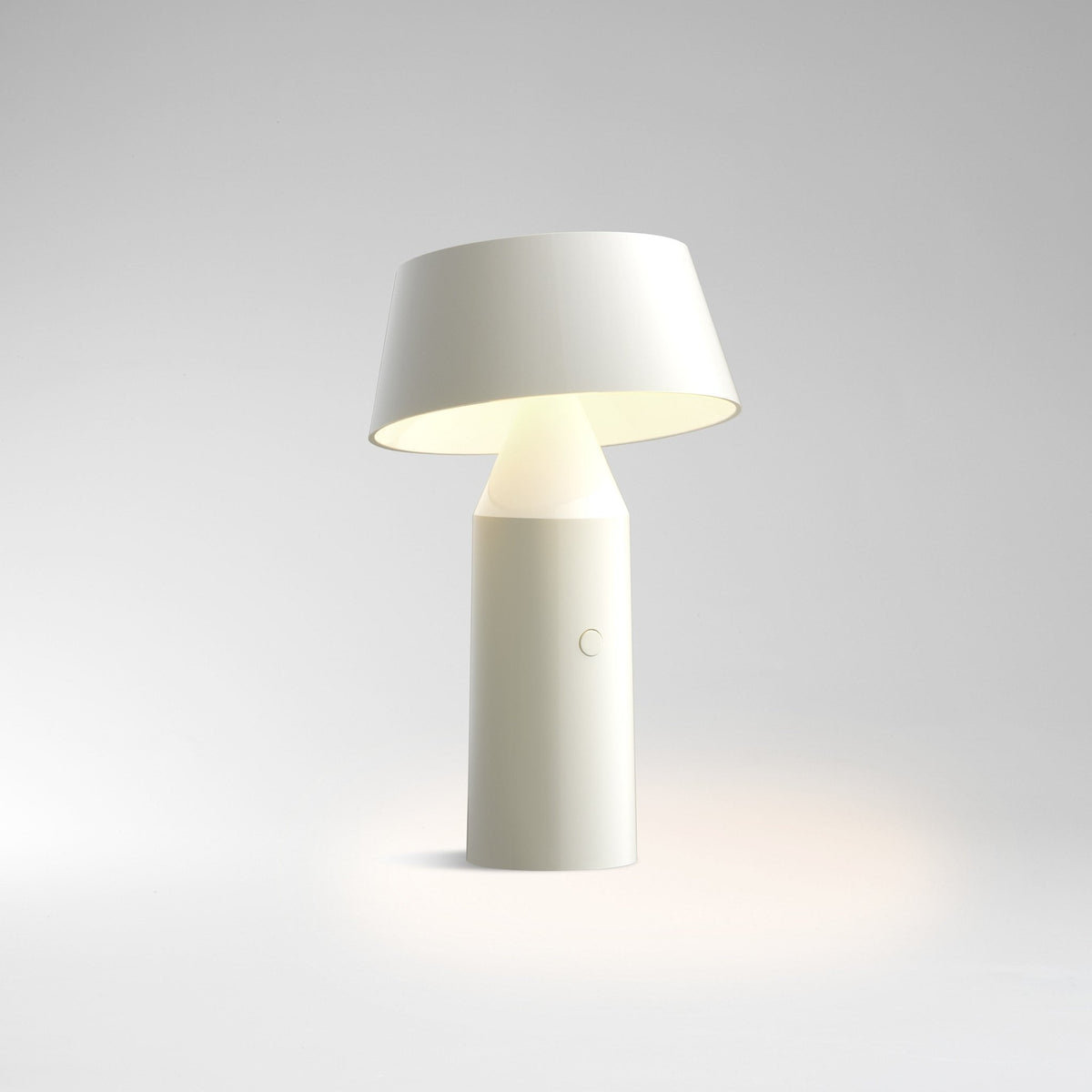 Lampe portable en acier blanche 22,5 cm Bicoca - Marset - The Cool Republic