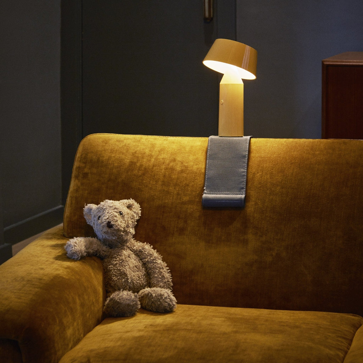 Lampe portable en acier blanche 22,5 cm Bicoca - Marset - The Cool Republic