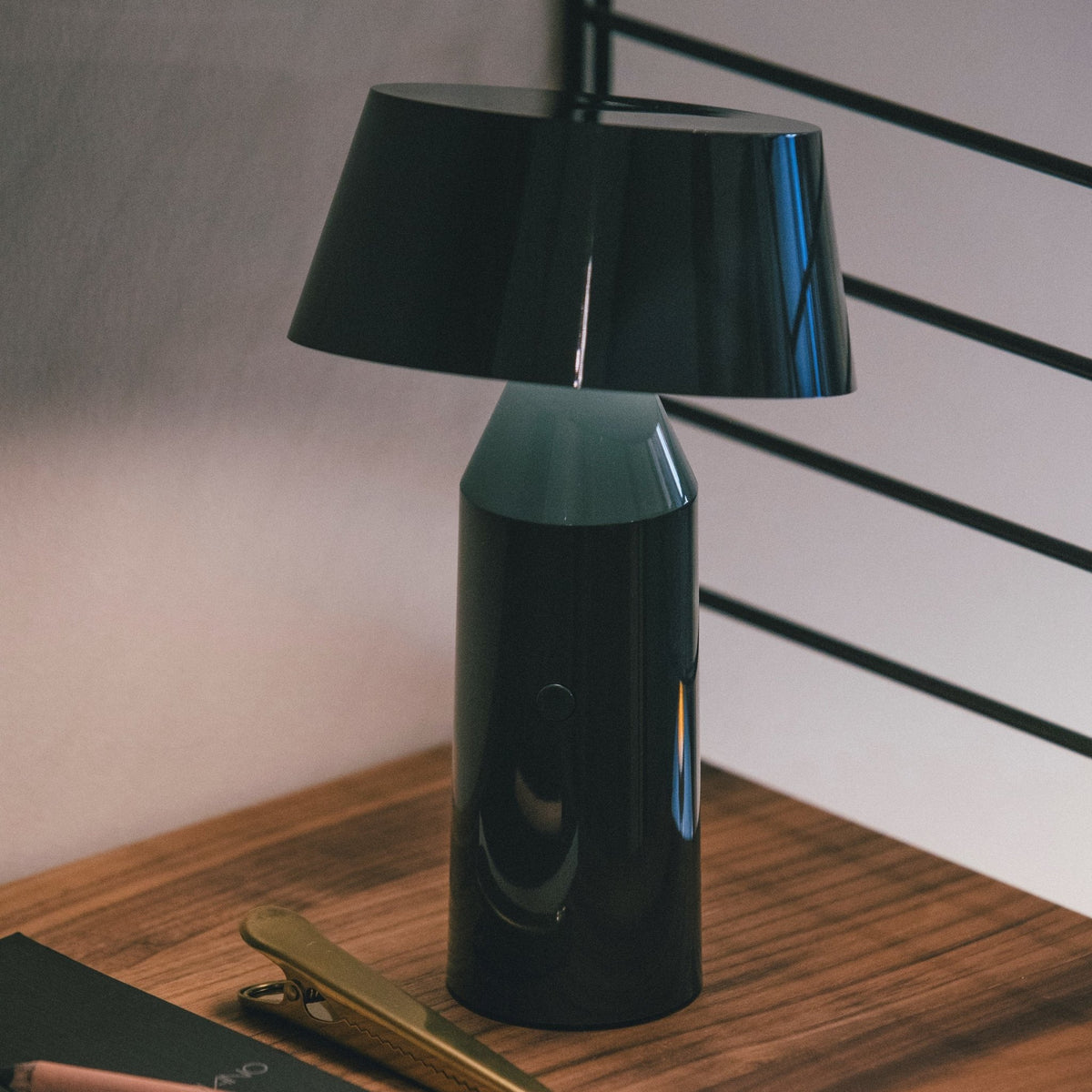 Lampe portable en acier grise 22,5 cm Bicoca - Marset - The Cool Republic