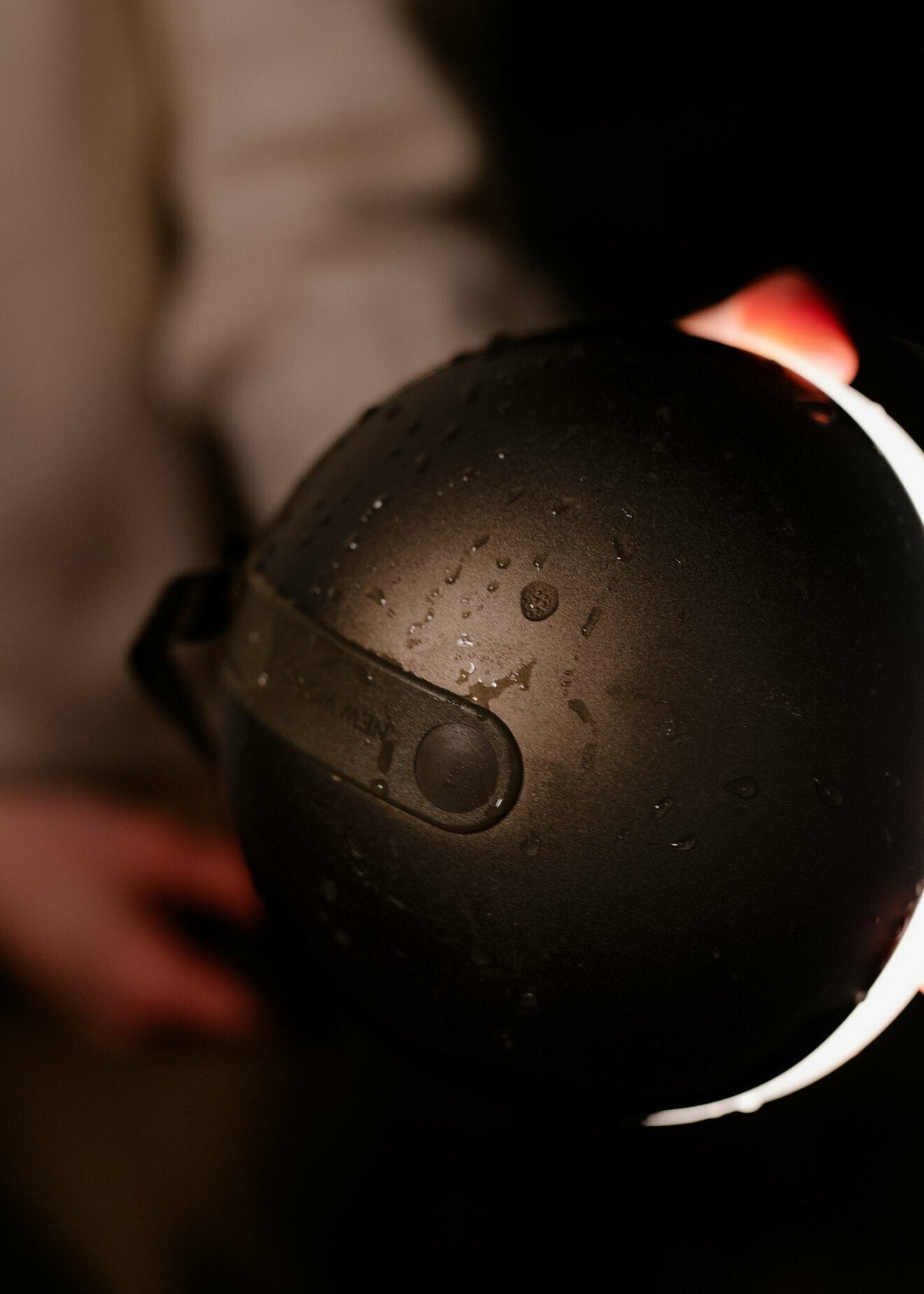 Lampe portable en aluminium bronze Sphere adventure - New works - The Cool Republic