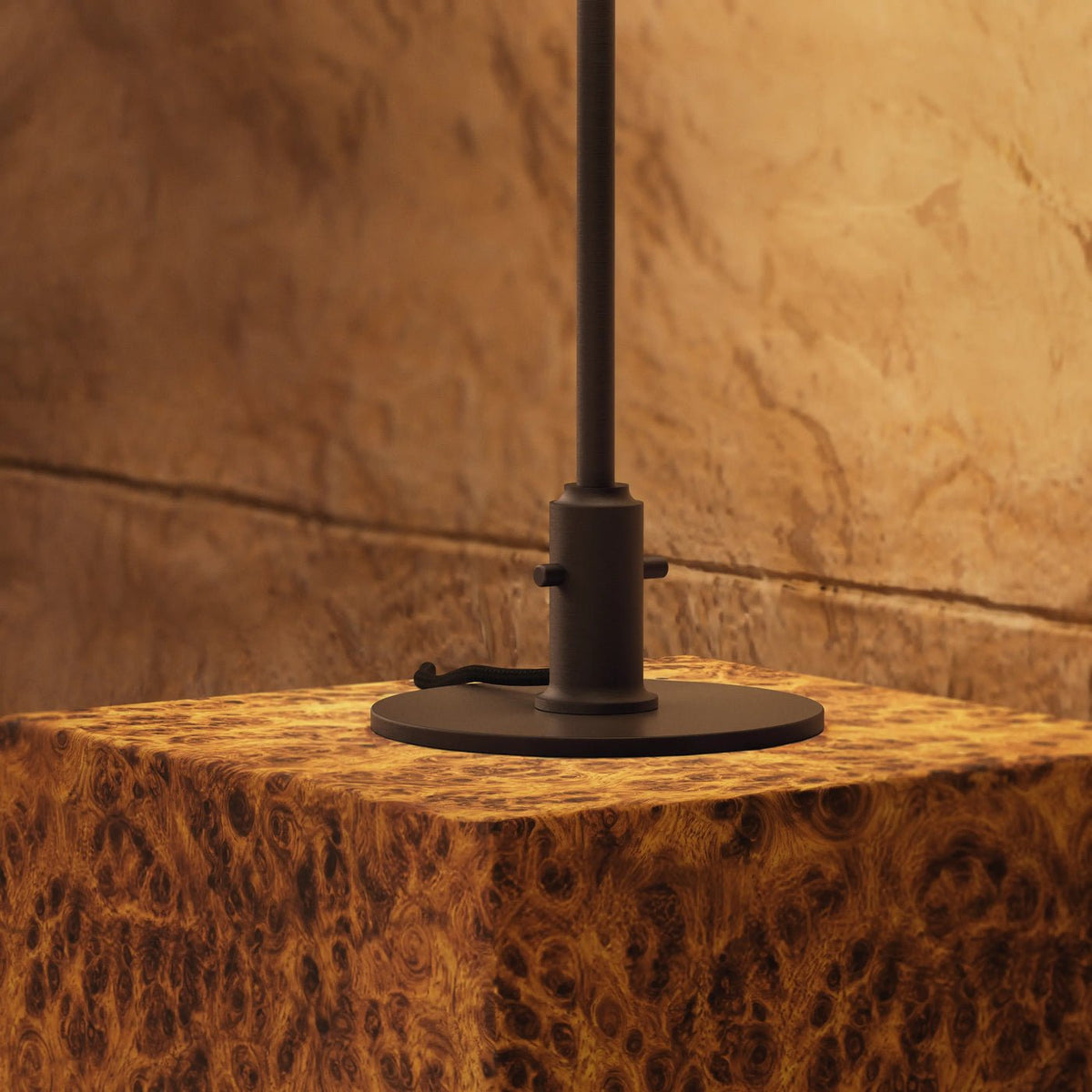 Lampe portable en laiton bruni et verre orange 28x47cm Centenary - Louis Poulsen - The Cool Republic