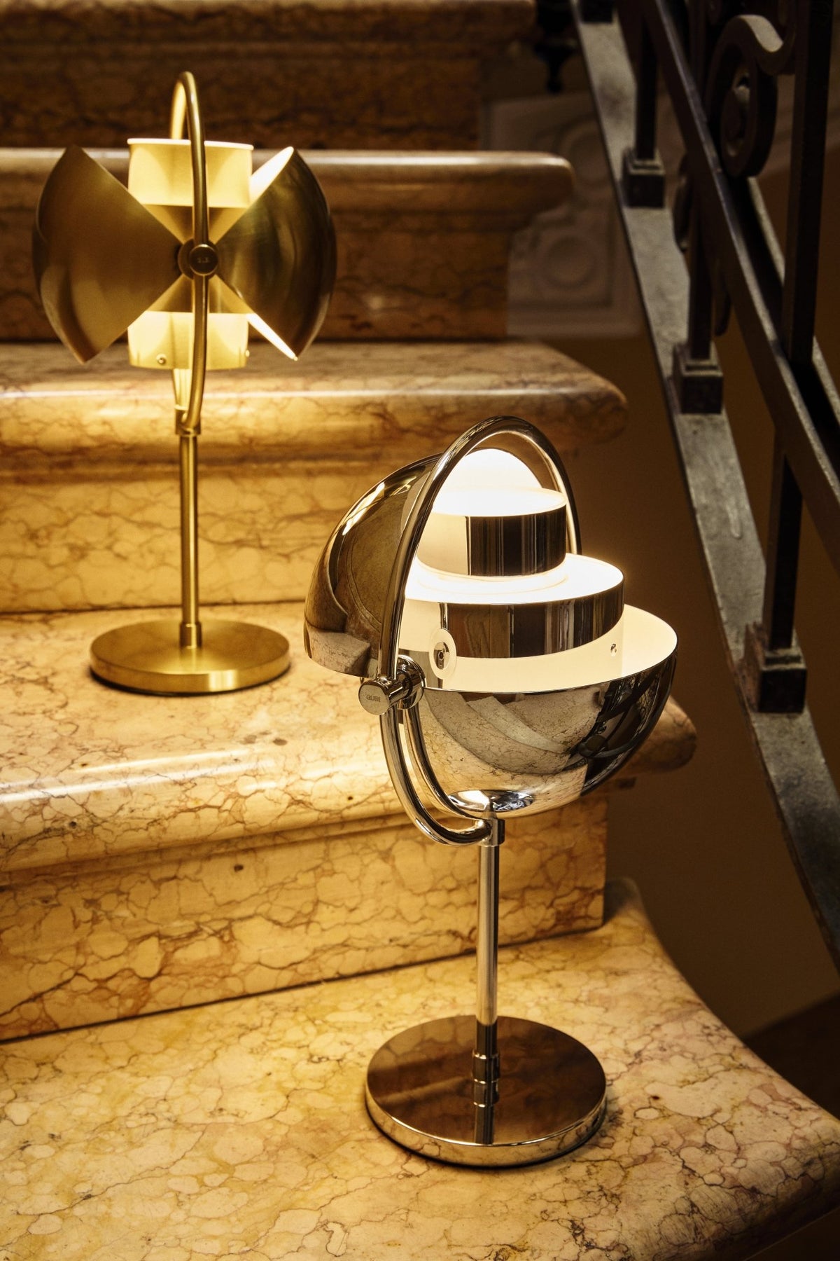 Lampe portable en laiton doré Multi-Lite - Gubi - The Cool Republic