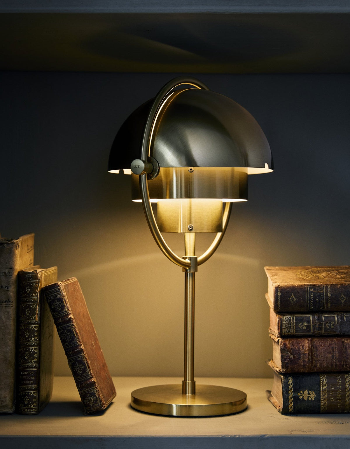 Lampe portable en laiton doré Multi-Lite - Gubi - The Cool Republic
