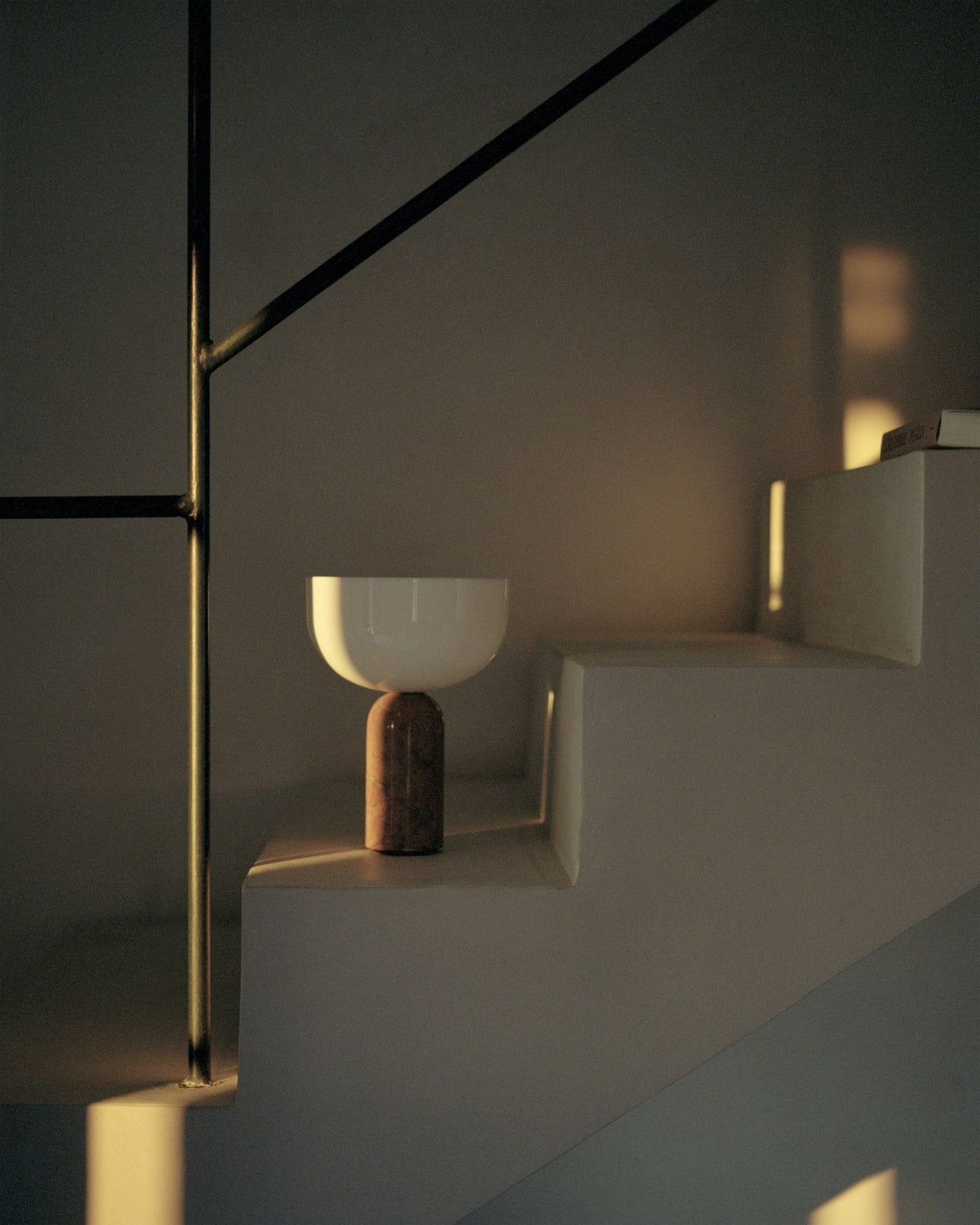 Lampe portable en marbre Breccia Pernice 24 cm Kizu - New Works - The Cool Republic