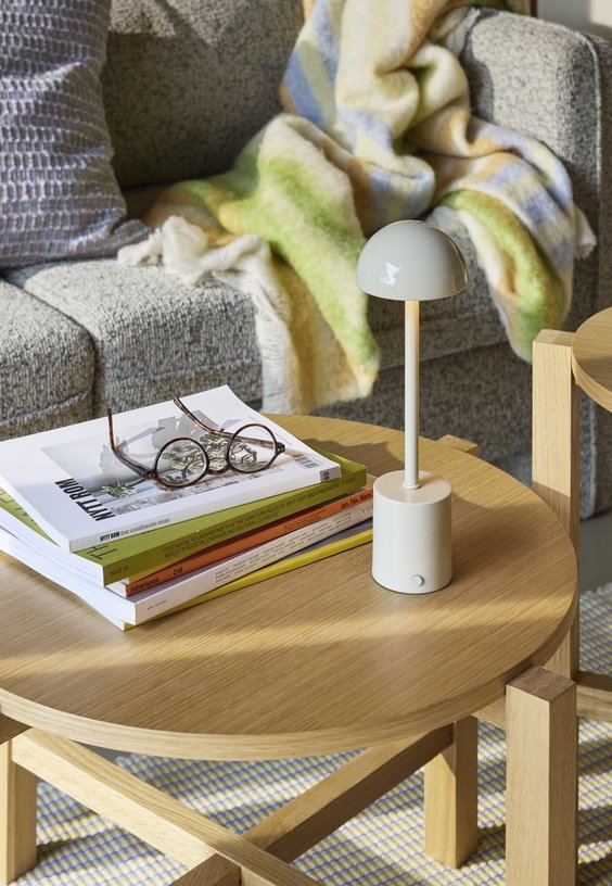 Lampe portable en métal beige Taten - Hübsch - The Cool Republic