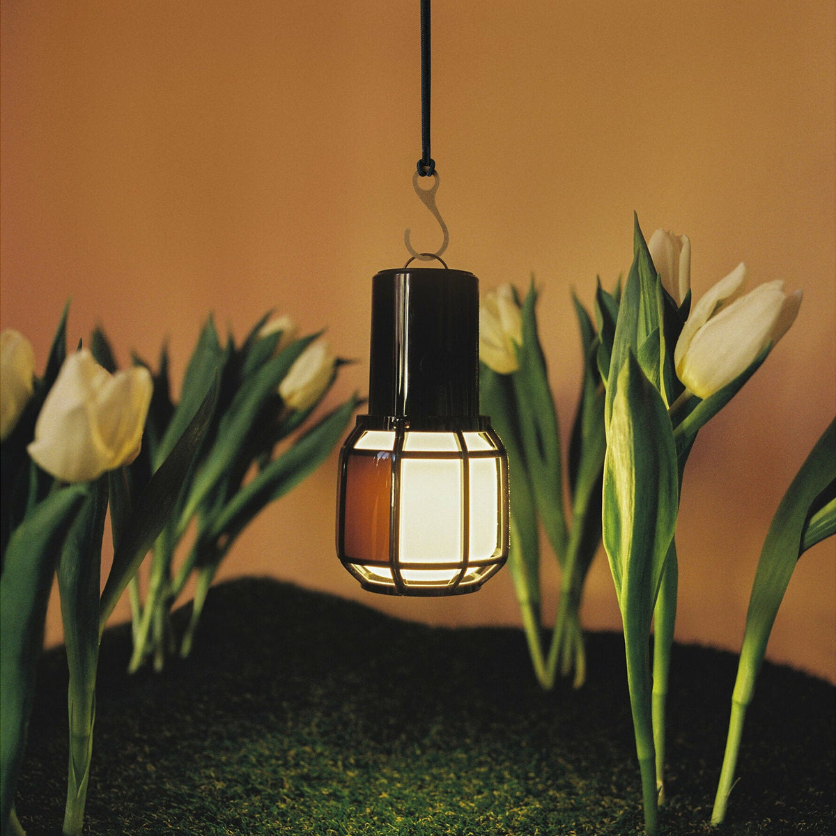 Lampe portable noire Chispa - Marset - The Cool Republic