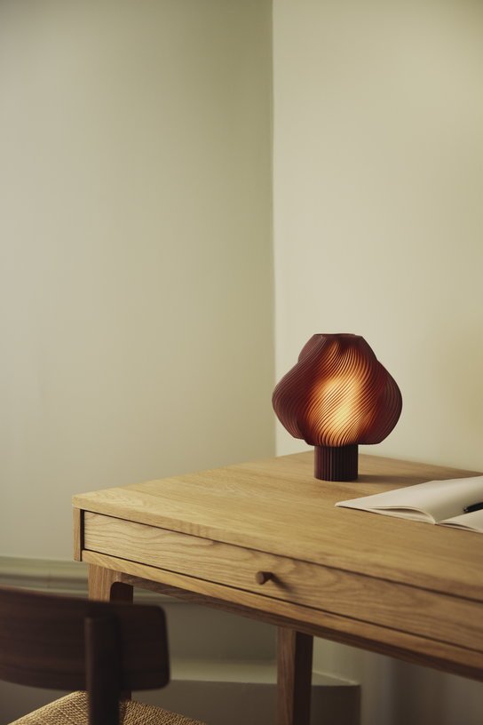 Lampe portable rouge cerise 23 cm Soft serve - Crème Atelier - The Cool Republic